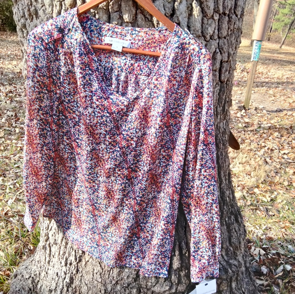 ⬇️ Price Drop!⬇️NWT Liz Claiborne blouse in size M.